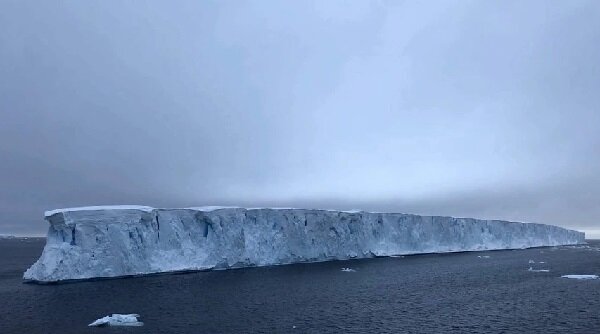 Чем опасен самый большой в мире айсберг A23a весом в триллион тонн