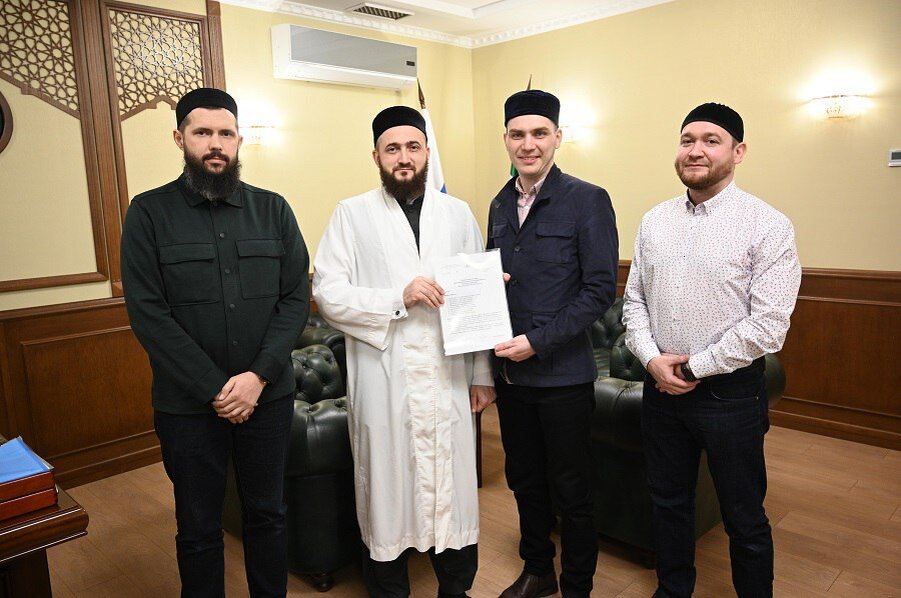 Получили свидетельство об утверждении продукта на Совете Улемов Духовного управления мусульман РТ 03.2022.  Прием у муфтия Республики Татарстан Камиля Хазрата Самигуллина