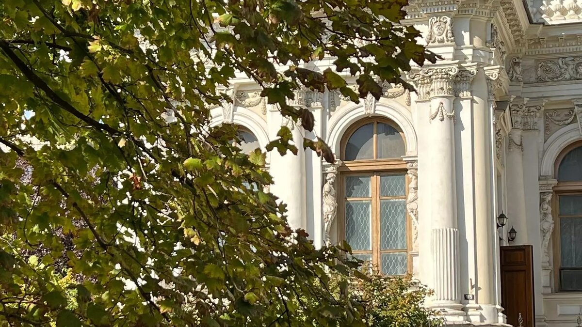     Новый проект объединённой охранной зоны, немного лучше предыдущего варианта, который в мае в пух и прах разнесли общественники. Но и новый проект тоже не защитит исторический центр Ростова, сообщил RostovGazeta урбанист Артемий Зайцев.