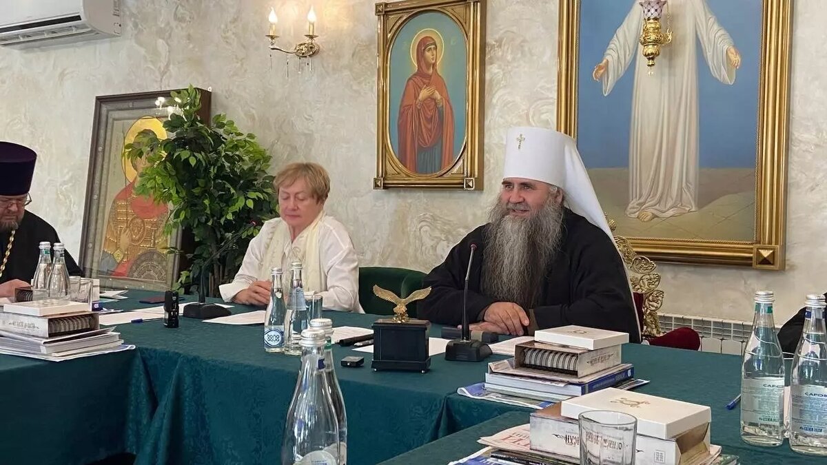     Митрополит Нижегородский и Арзамасский Георгий поддержал законопроекты, которые касаются ограничении и контроля абортов. Он отметил, что в христианском мировоззрении прерывание беременности — это грех и убийство зародившейся жизни. Об этом сообщили в пресс-службе регионального Заксобрания.