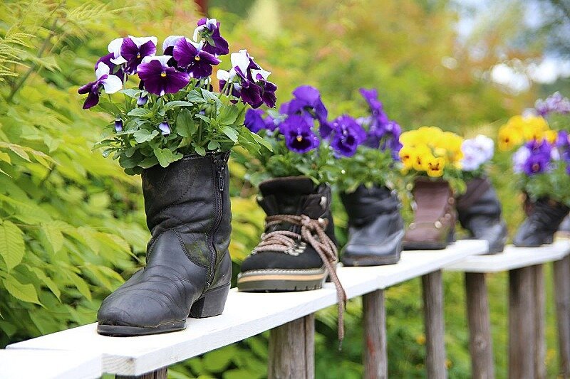 Можно переделать даже старую обувь