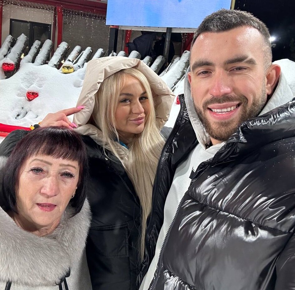 Игорь Григорьев, Наталья Ивановна и Элина Рахимова (фото из Telegram)