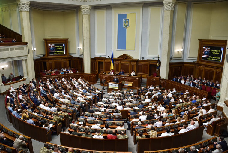    Выборы на Украине пройдут только через полгода после отмены военного положения