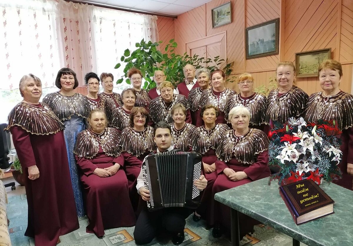    Вознесенцы всегда тепло встречают хор ветеранов «Верные друзья» (руководитель Юлия Мурач, аккомпаниатор Олег Парусов). Елена Власова