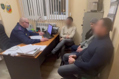    Двух иностранцев арестовали за пьяную драку с соседями в Бронницах ©Скриншот
