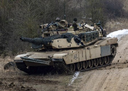    Forbes: в танках M-1 Abrams необходимо каждые 12 часов чистить фильтры, иначе двигатель поломается