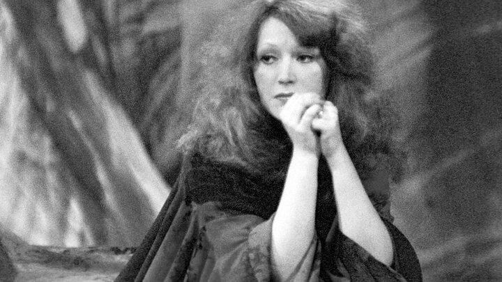 В фойе Московского театра эстрады появился черно-белый портрет Аллы Пугачевой. Фото: Генриетта Перян/Globallookpress 