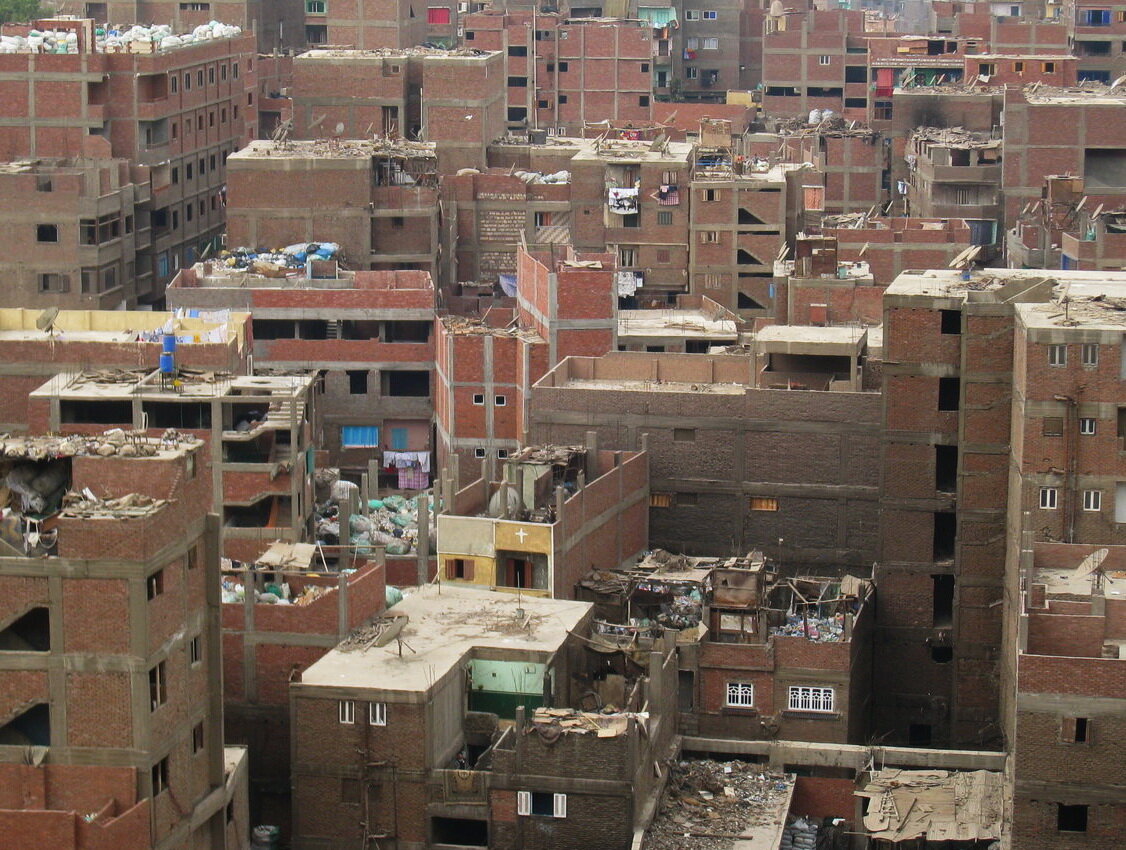 Вид сверху на неблагополучный район Каира. 