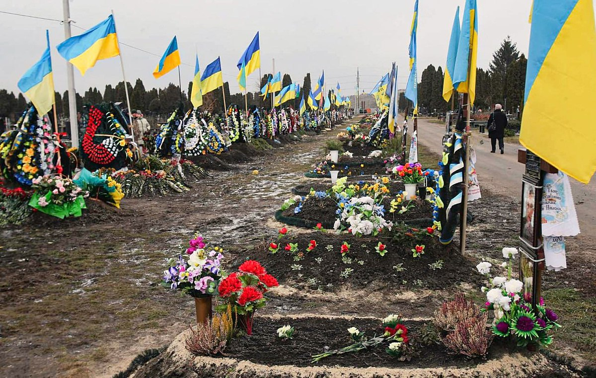 На кладбище нет мест". Почему Запад признал тяжелые потери ВСУ? Аргументы и Факт