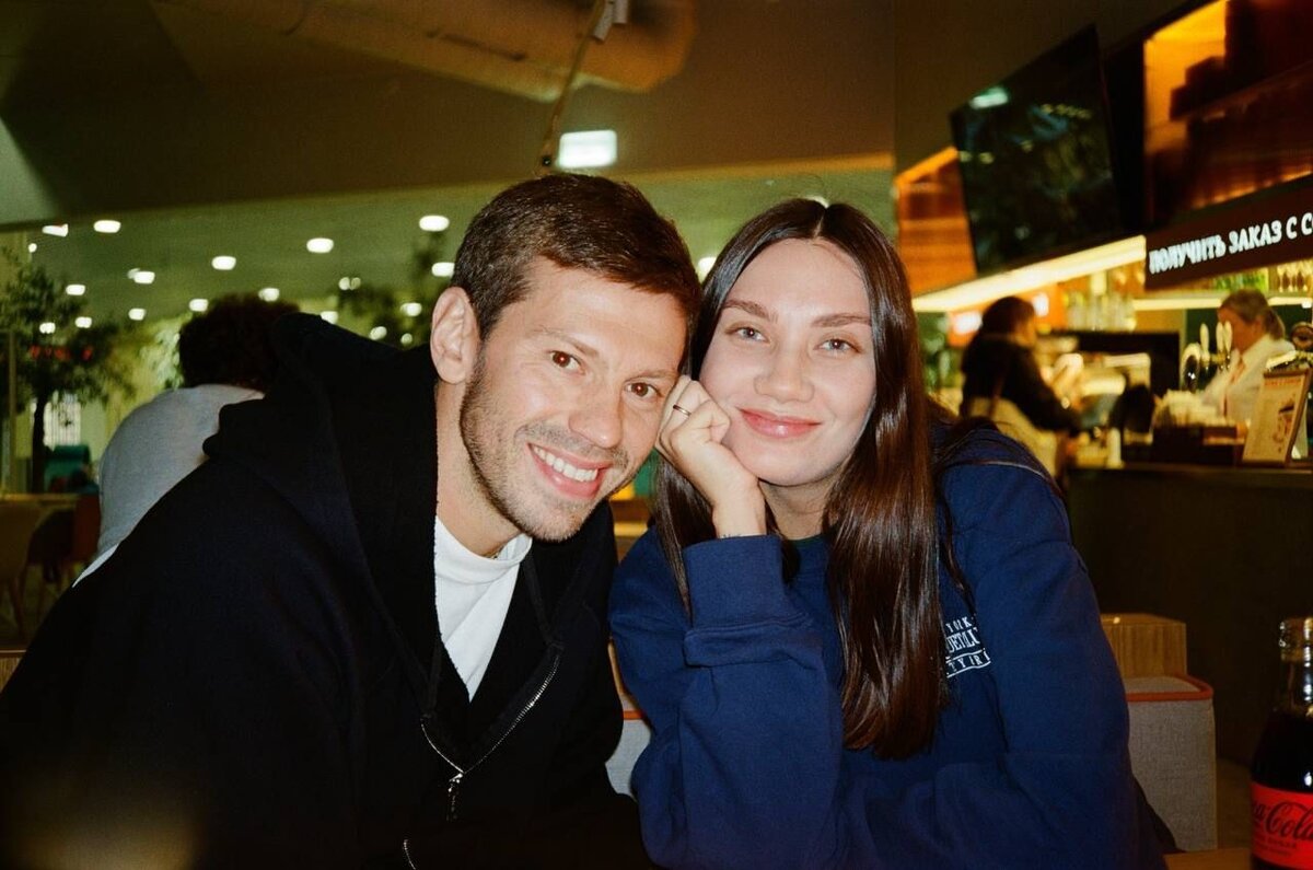 Федор Смолов и Карина Истомина. Фото: Телеграм-канал @istominakarina