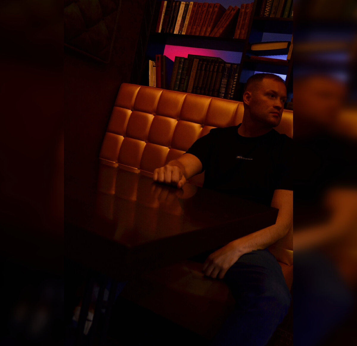 В этом кафе есть несколько локаций, где можно сделать вполне неплохие фото