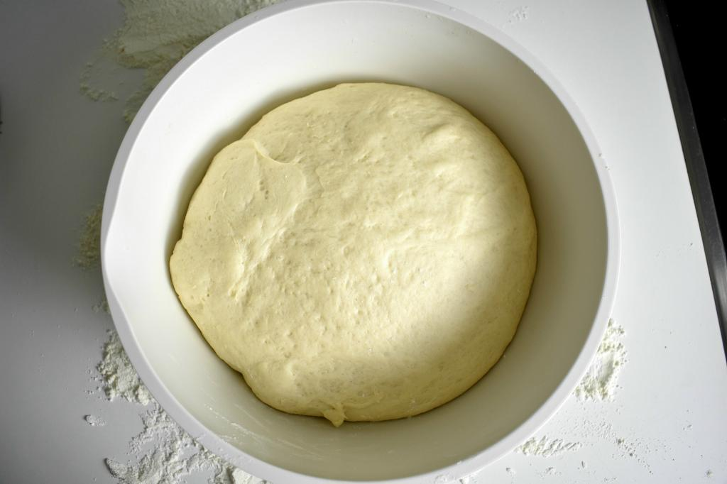Пирожки с картошкой полуфабрикат. Как сделать тесто на картофельной воде и пирожки. Какой сыр лучше для пирожков с картошкой. Делать тесто с картошкой