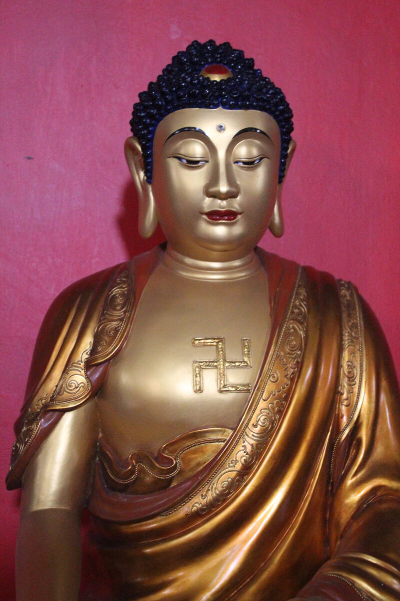 Это Будда - он за мир