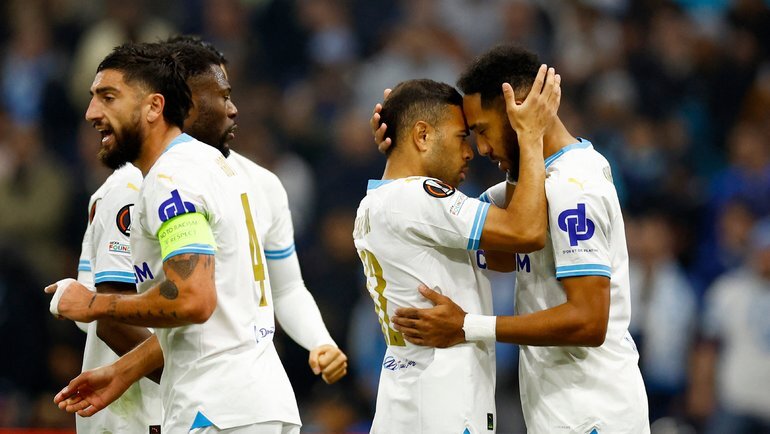    Игроки «Марселя» радуются победе над «Аяксом». Reuters