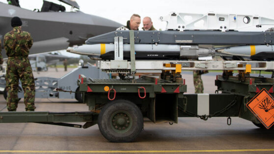    США перенесли поставку дальнобойных бомб Украине Сергей Бунеев