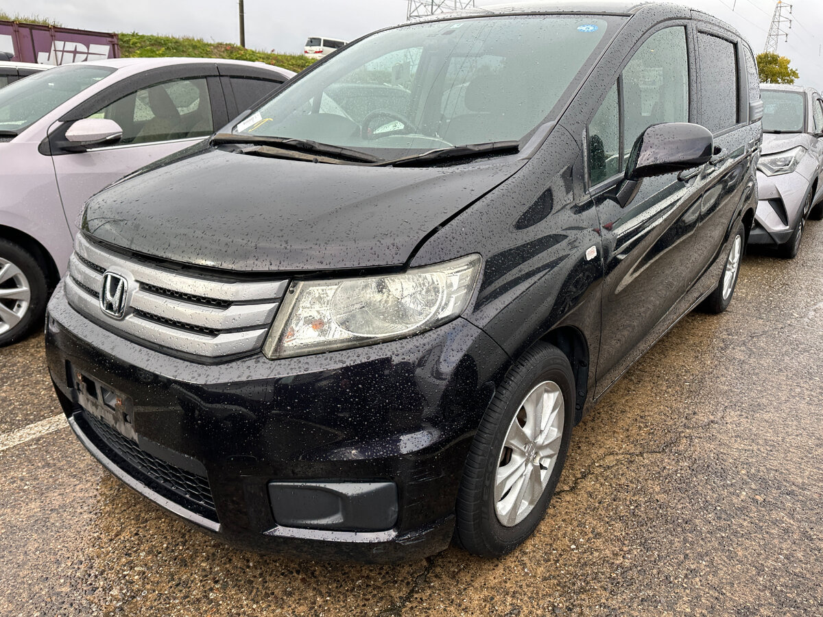 Купили под заказ Honda Freed Spike: очень функциональное авто за 850 000  рублей. | Авто из Японии | Дзен