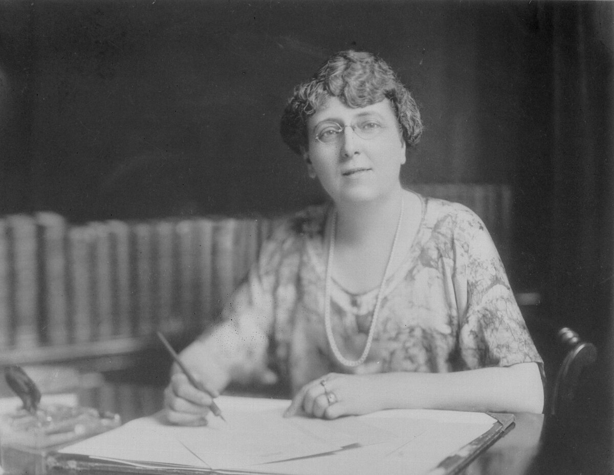 Люси Мод Монтгомери (30 ноября 1874 - 24 апреля 1942)