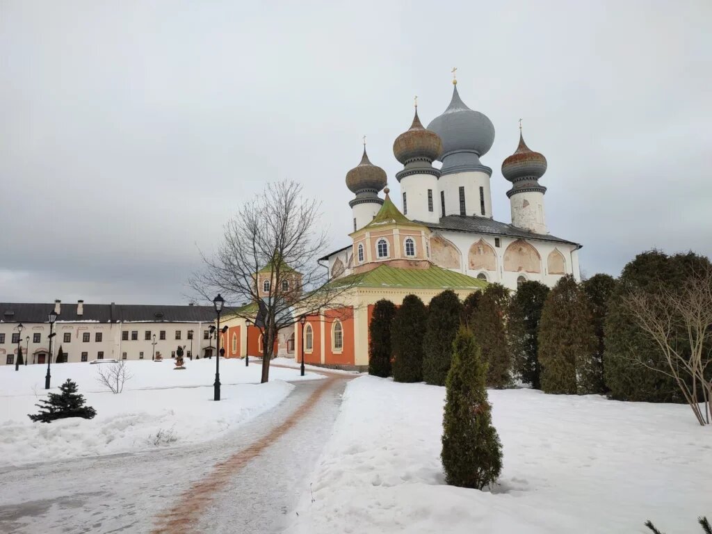 Тихвинский Успенский монастырь затопленный