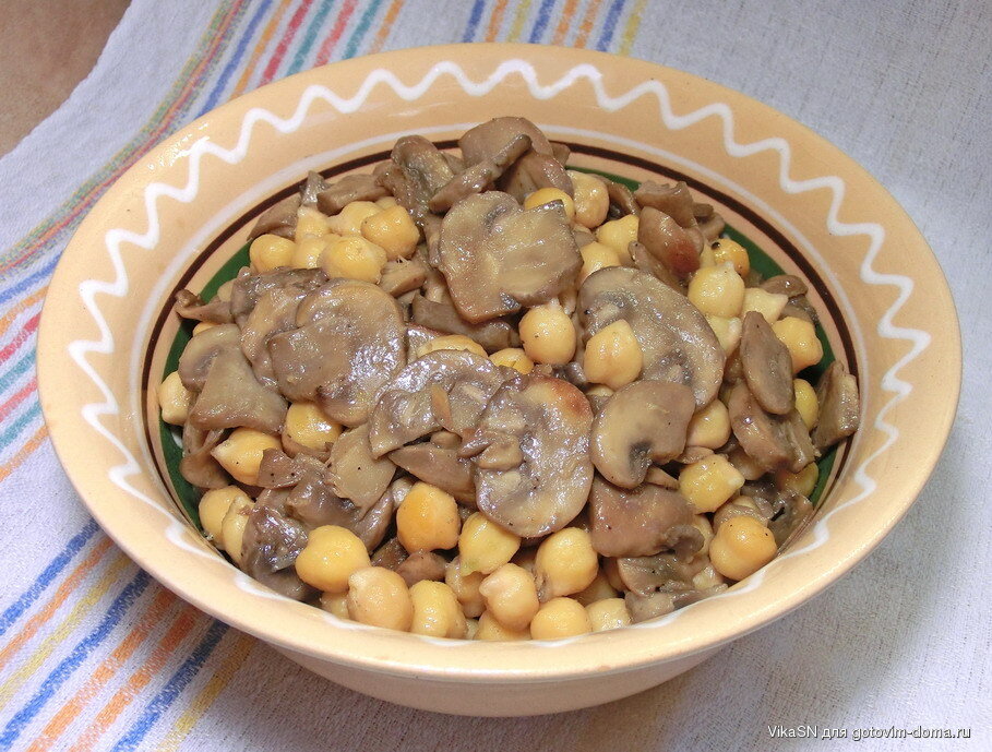 нут с обжаренными грибами. шампиньоны с нутом. рагу с нутом и овощами. нут с грибами. курица с нутом и грибами.
