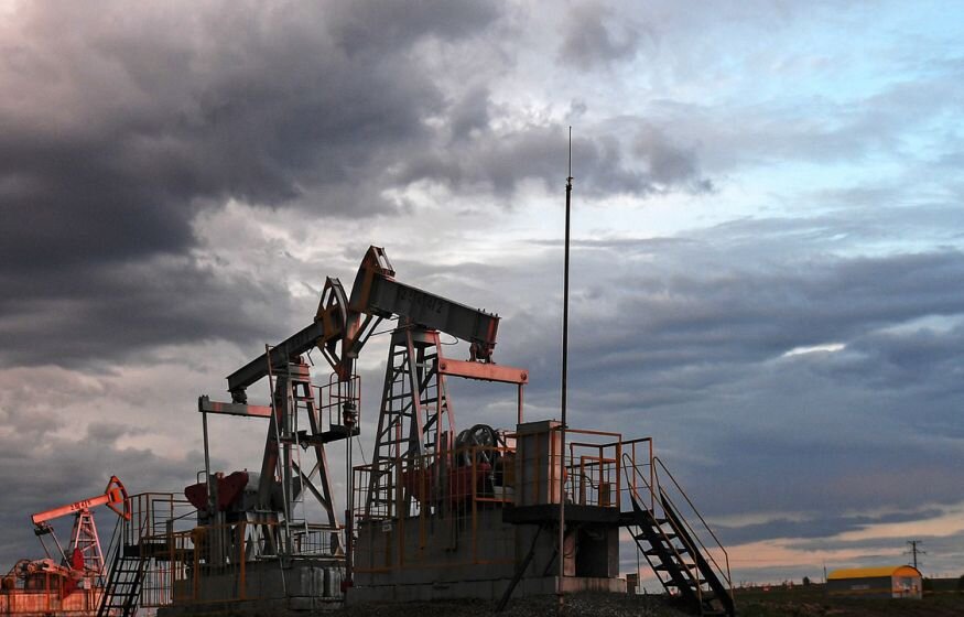    ОПЕК+ сокращает добычу нефти. Как это отразится на ценах?