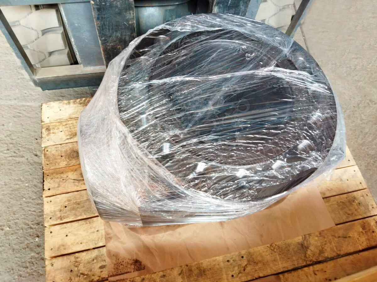 Крупногабаритная стальная деталь, оксидированная химически