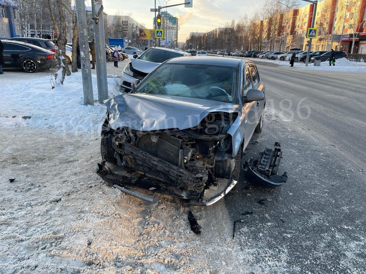 В Сургуте водитель нарушил ПДД и спровоцировал аварию с пострадавшими |  Сургутская Трибуна | Новости Сургута и Югры | Дзен