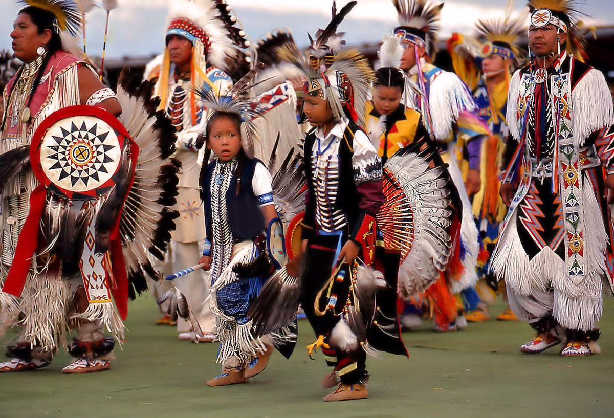 Какие народы коренные в северной америке. Индейцы Чили Арауканы. Индейцы Северной Америки Апачи. Индейцы мапуче Арауканы. Коренные жители Америки индейцы.