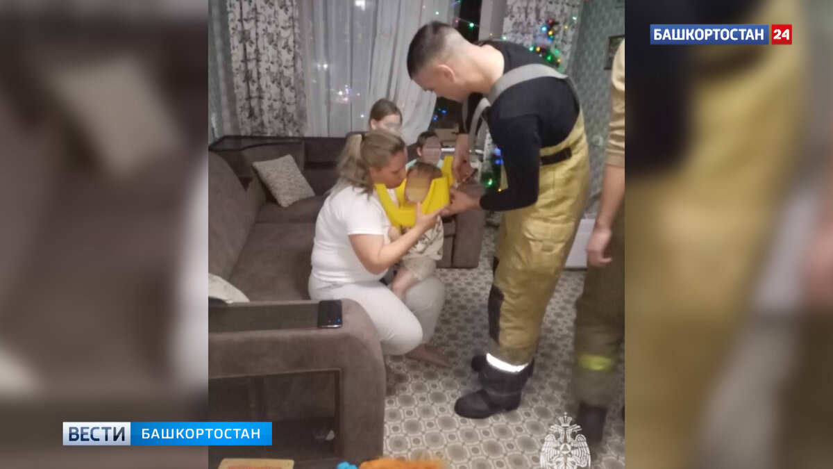    В Башкирии спасатели помогли малышу, застрявшему головой в стульчике от горшка