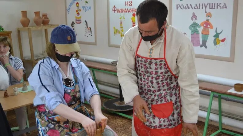     В Госдуму внесли поправку, чтобы ввести обязательные уроки труда для учеников школ в России, в том числе Ростовской области, сообщает РИА «Новости».