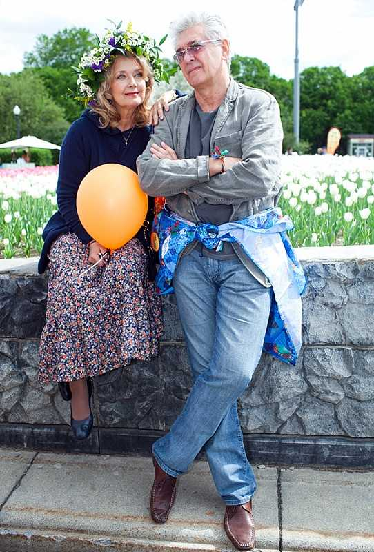 Почему бывает так: у актёра есть и талант, и очень презентабельная внешность, а карьера не головокружительная. Вопрос, конечно, скорее риторический. Это можно назвать судьбой, кармой, волею Вселенной..-9