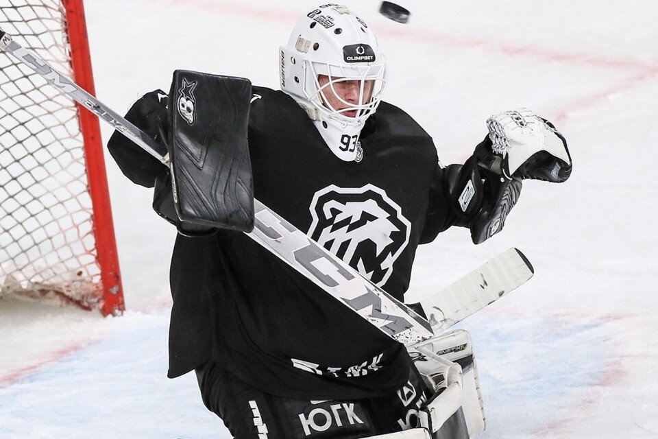    На сегодняшний день Данил Мошаров входит в шестерку лучших вратарей регулярного чемпионата МХЛ 2023/2024. Фото: МХК «Белые Медведи»