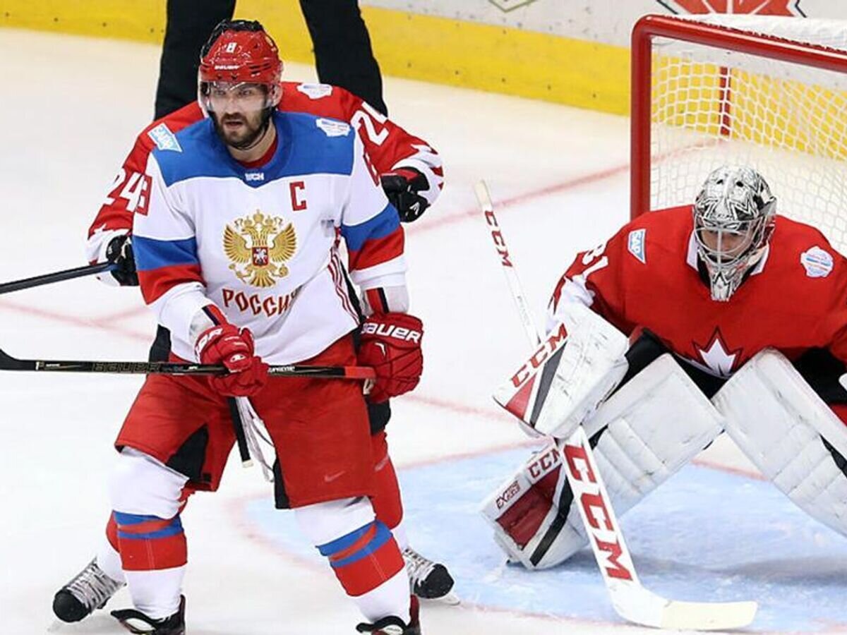    Хоккеист сборной России Александр Овечкин и вратарь сборной Канады Кэри Прайс на Кубке мира по хоккею 2016 года© Фото : Пресс-служба НХЛ