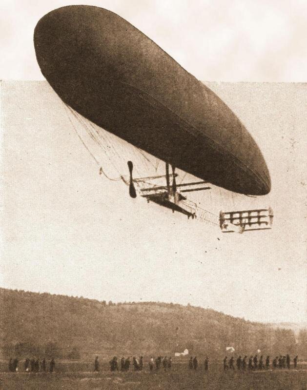Французский  дирижабль  Clement-Bayard.