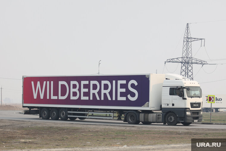    Со склада Wildberries увезли 10 человек, пишет Shot