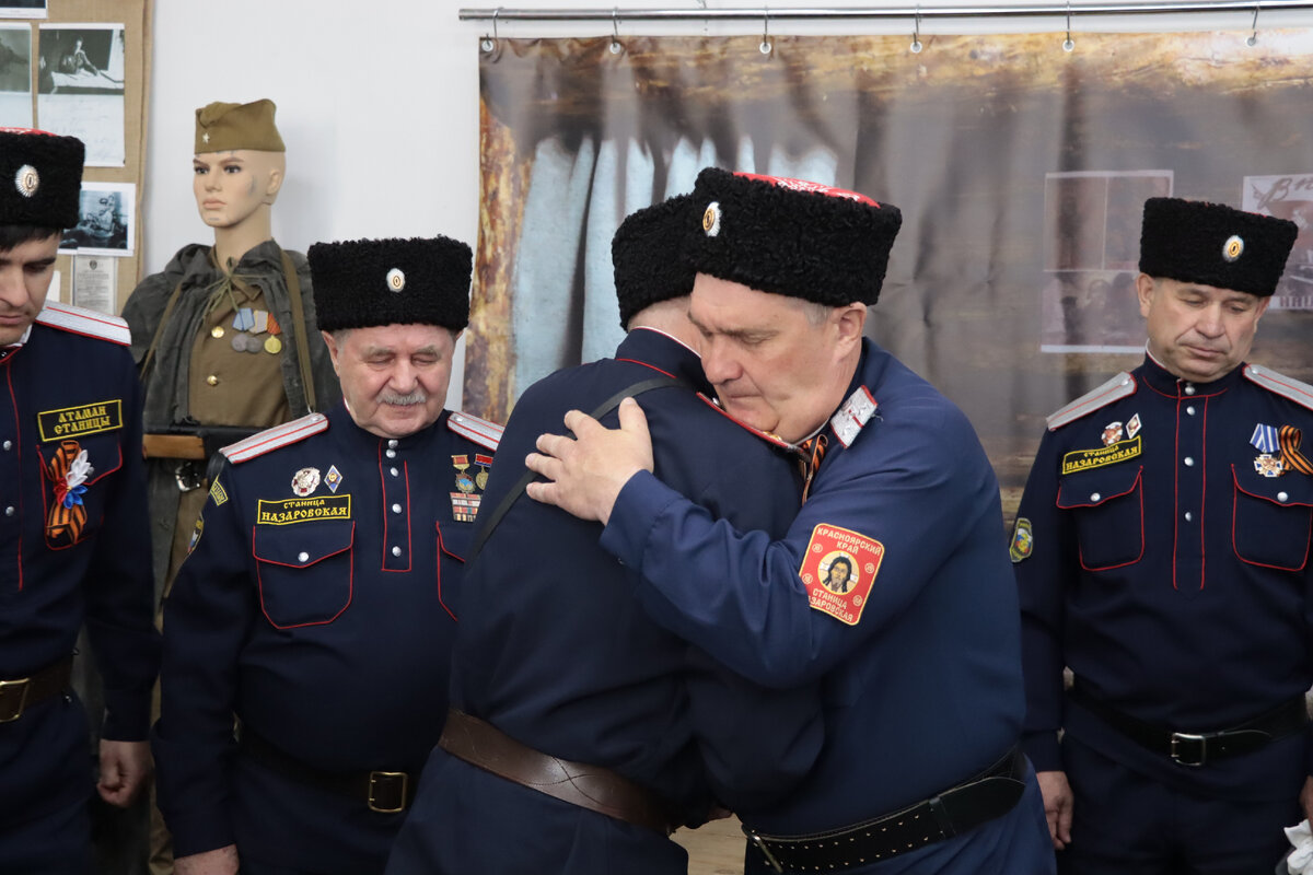 Провожали добровольца Трифонова 9 Мая всей станицей