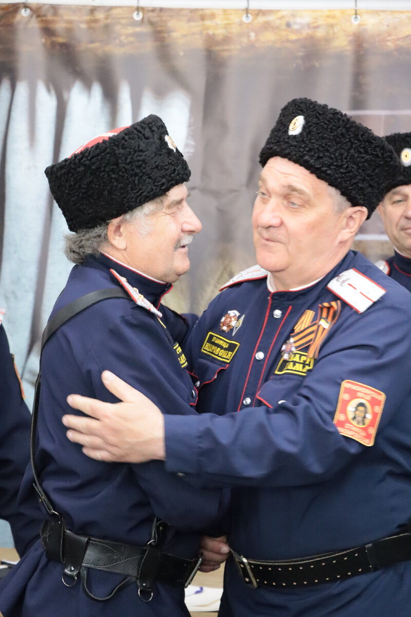 Провожали добровольца Трифонова 9 Мая всей станицей