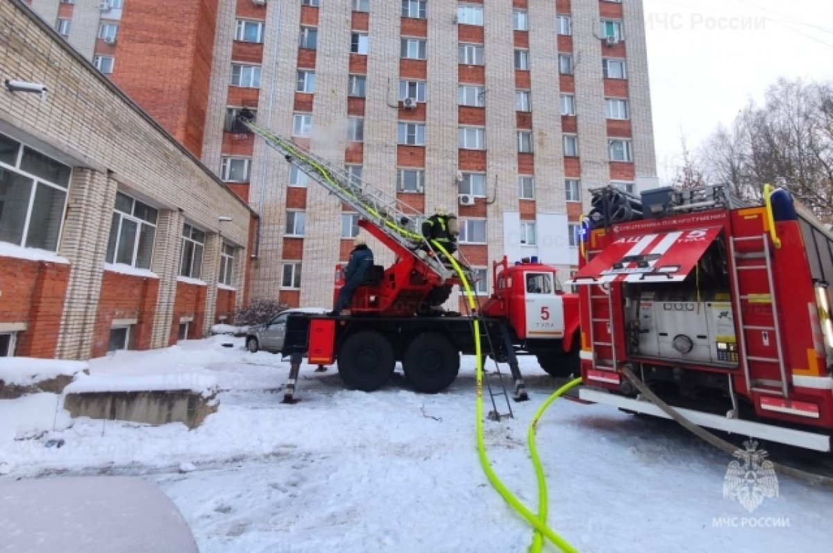    15 человек эвакуировано при пожаре в общежитии в Мясново