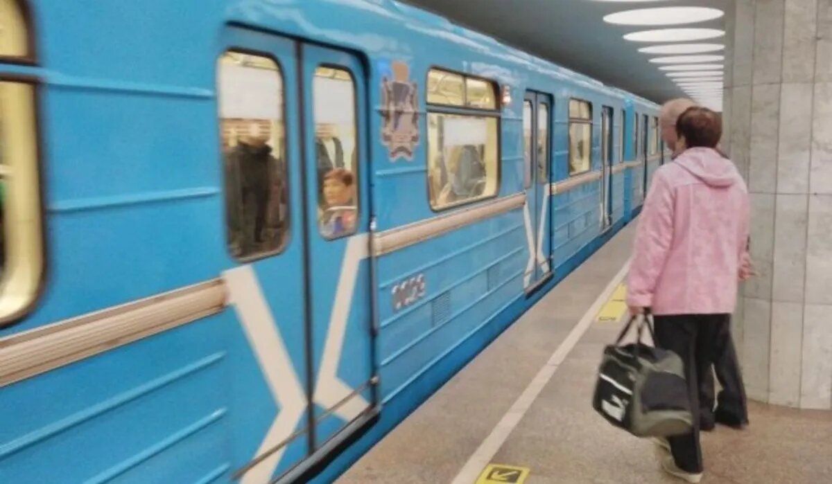 Люди в метро Новосибирска. Источник: nsk.aif.ru Автор фото: Павел Казаков 