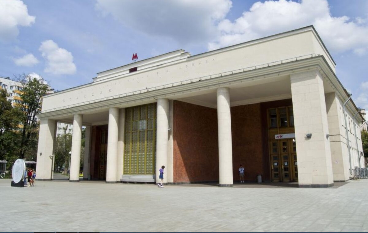 вестибюль станции метро орехово. спортивная. станция окружная. северный вестибюль метро. метро ботанический сад выходы.