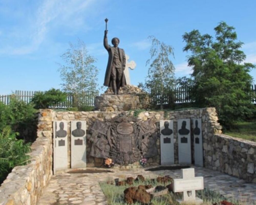    Памятник атаману Петру Краснову