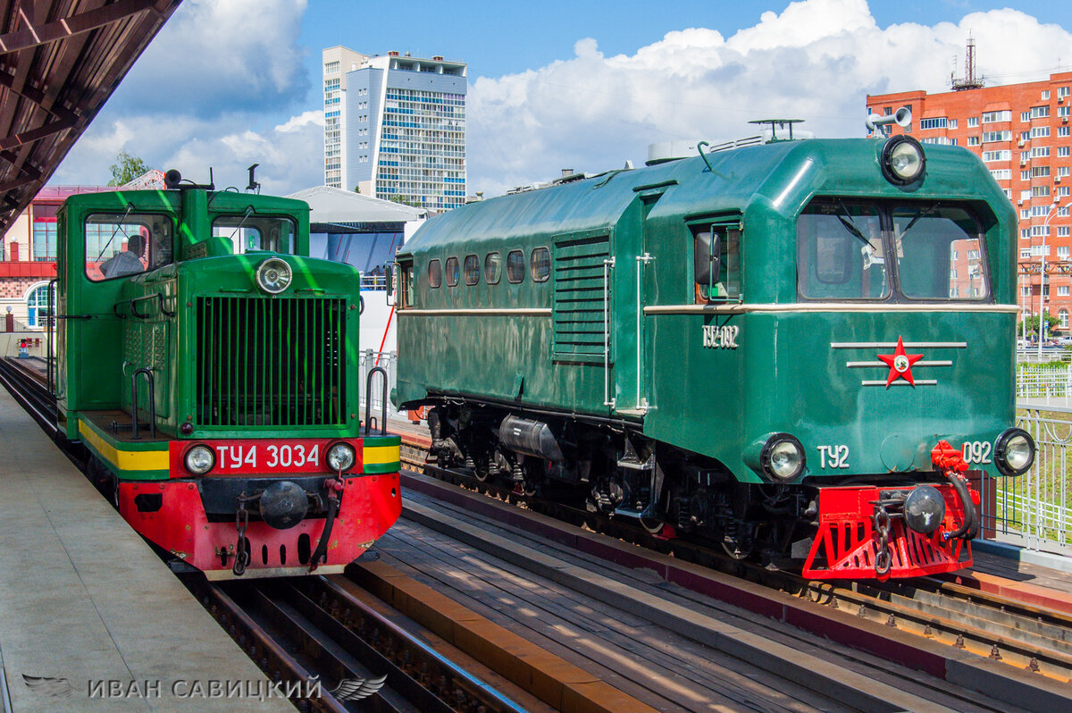 Тепловозы ТУ4-3034 и ТУ2-092 на манёврах по станции