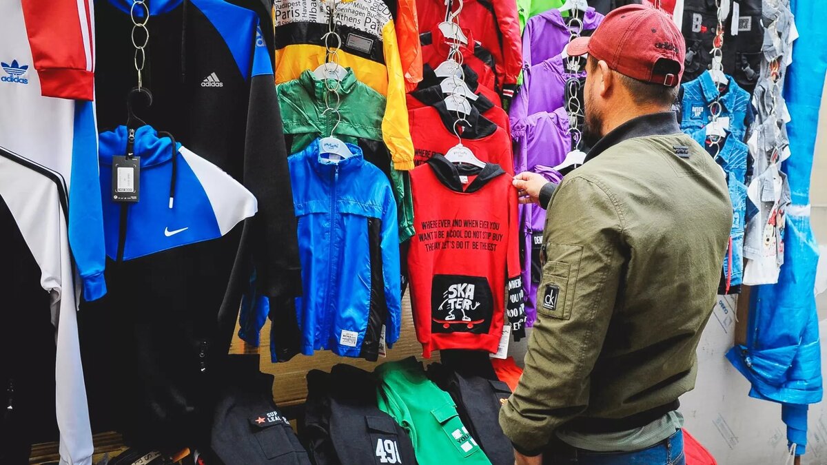     В Ростове-на-Дону с ограничениями продолжил работать рынок «Темерник», на котором произошел крупный пожар, сообщает Telegram-канал «Че по Ростову».