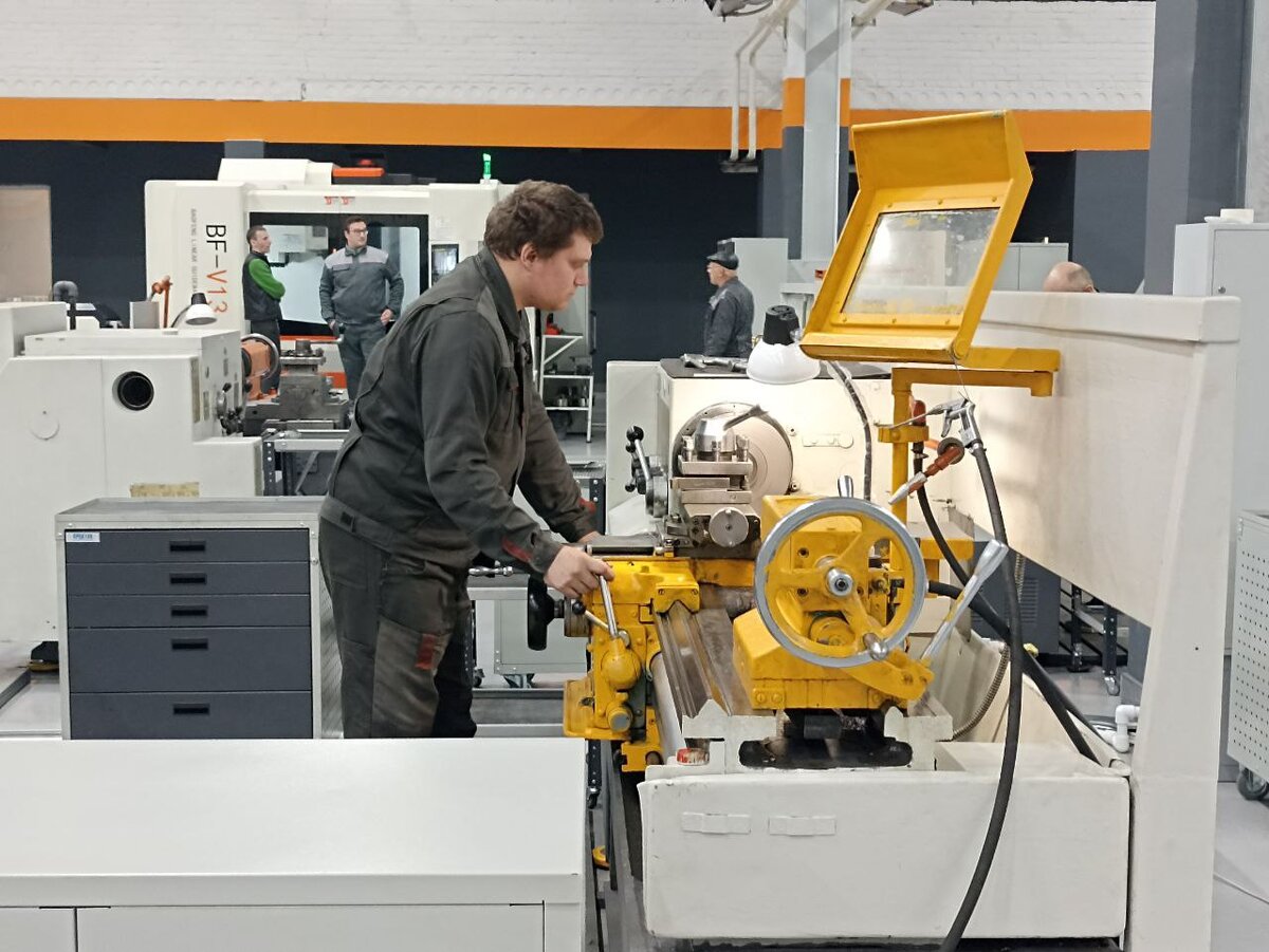 В Новгородской области не хватает рабочих в производственной сфере.  Фото: Фото: ФедералПресс / Николай Матвеев