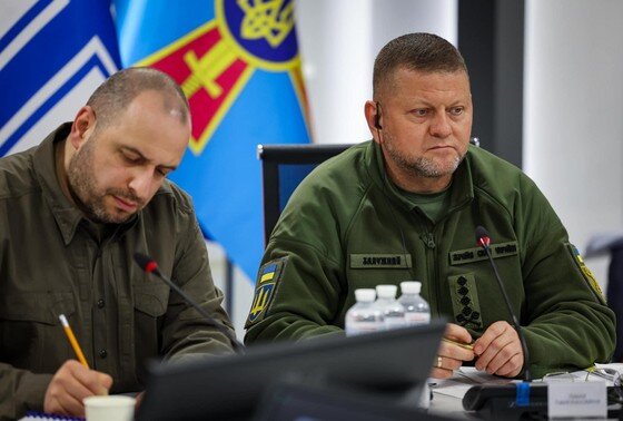    Валерий Залужный (справа)