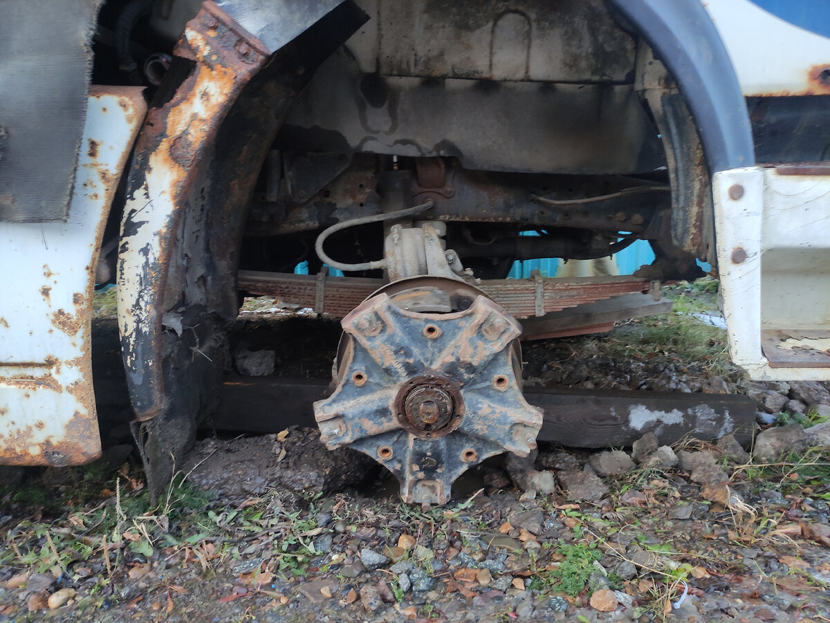 Для начала нужно протянуть ступицы.