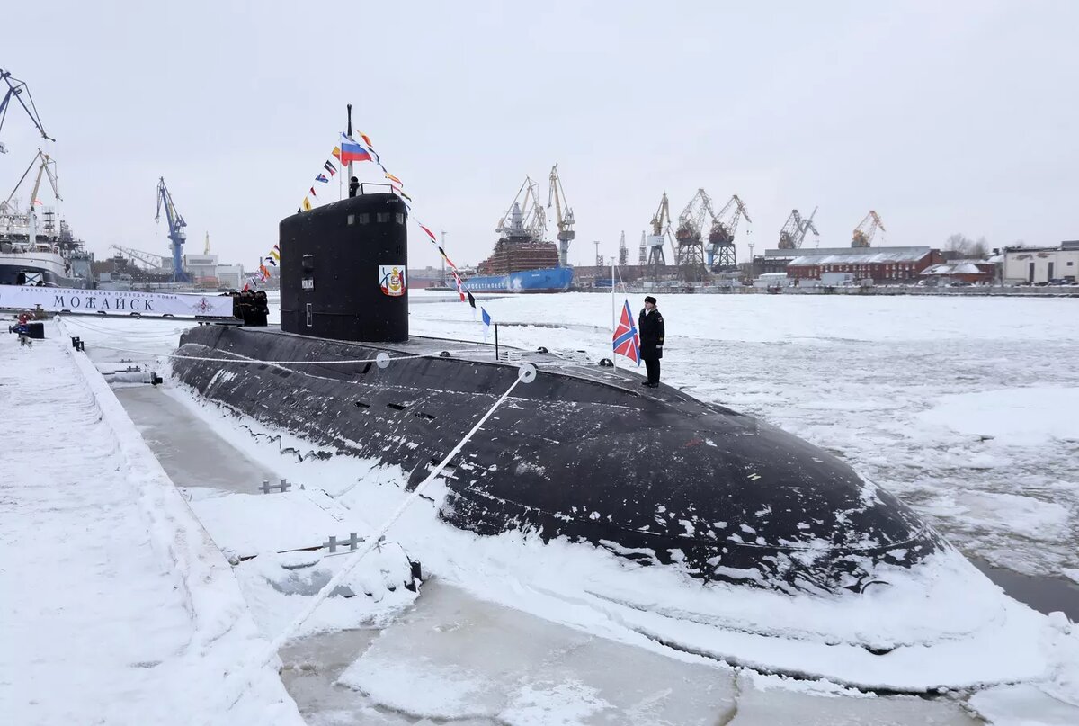 Российская подводная лодка "Можайск" в Санкт-Петербурге 