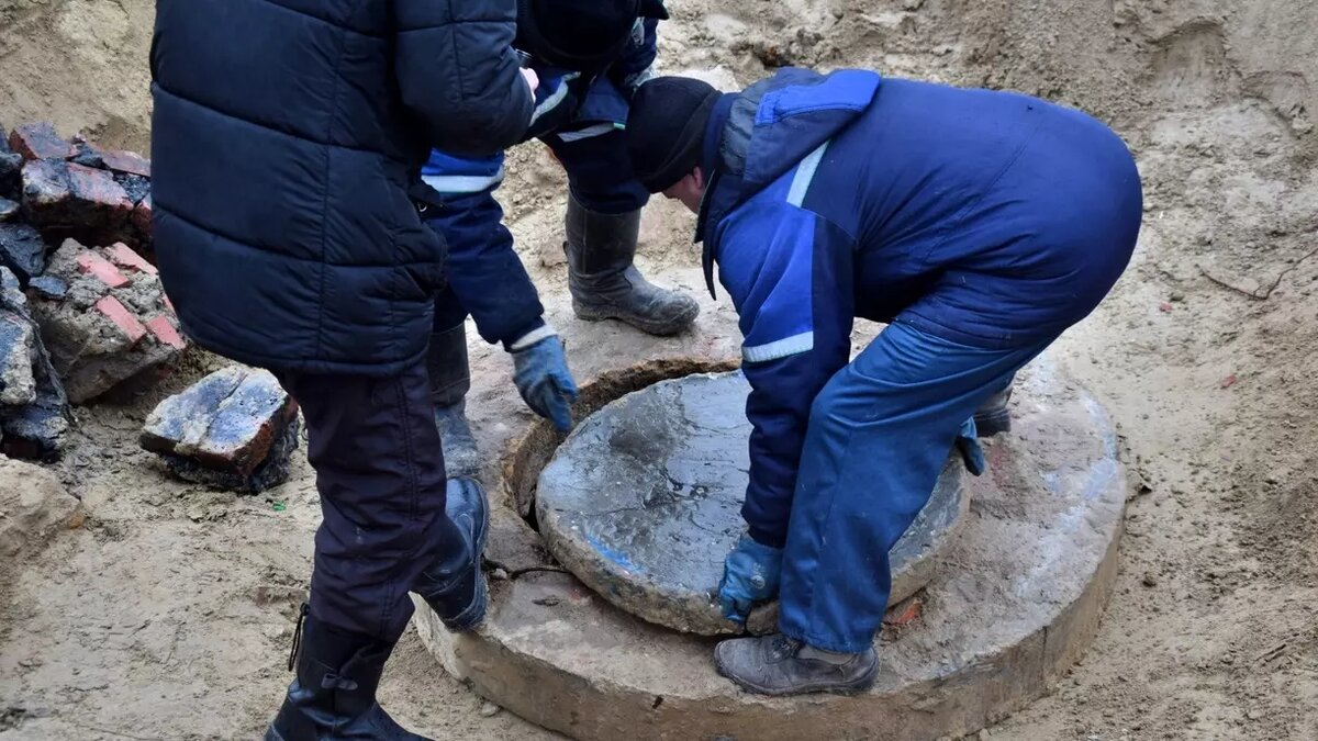 Новая авария. Жители Чкаловского поселка снова остались без горячей воды и  отопления | gorod55.ru | Дзен