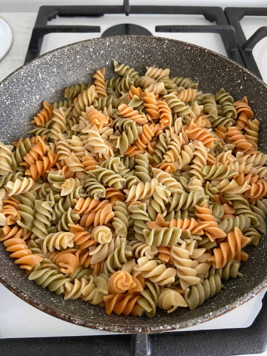 Макароны Триколлини в сметанно-сырно-чесночном соусе 👩🏼‍🍳 | Готовим  дома🧑‍🍳 | Дзен