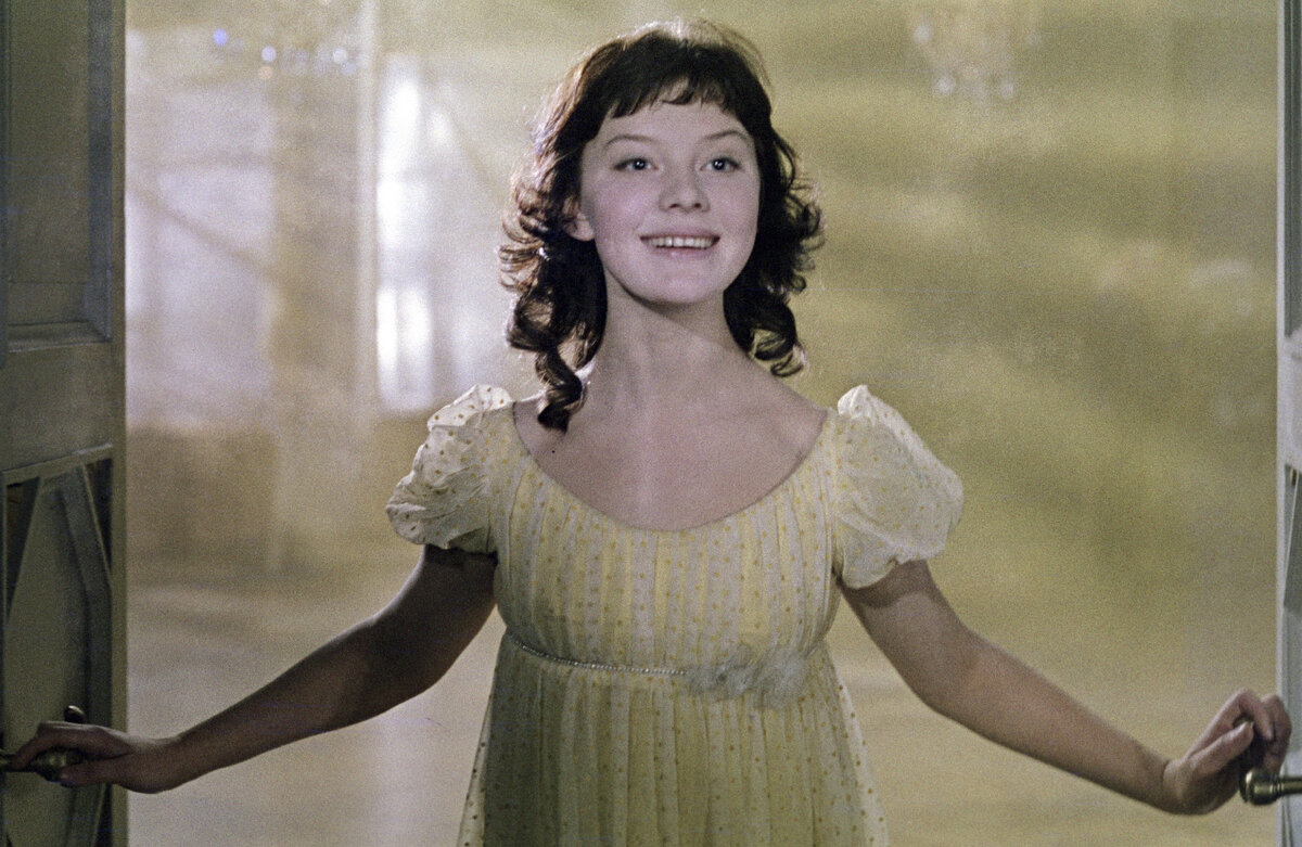 Л.Савельева в роли Наташи Ростовой - как мы помним, героиня Толстого в юном возрасте тоже описывалась, как некрасивая девочка