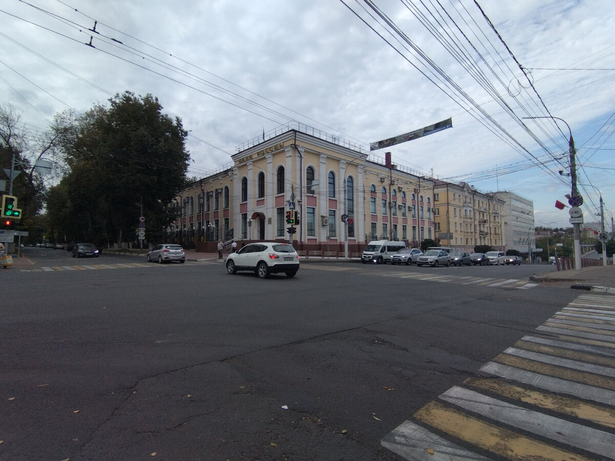 Перекресток с улицей Горького